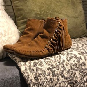 Minnetonka Willow fringe booties